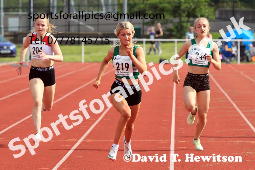 Women and Girls 200 metres, 2022 North Eastern Track and Field Champs., Middlesbrough. David T. Hewitson/Sports for All Pics